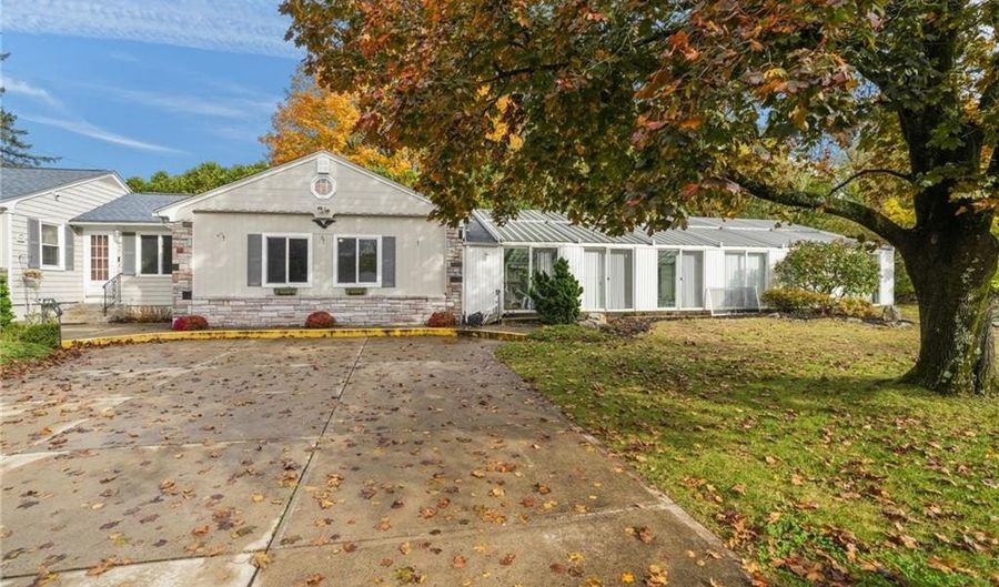 2 Oak Grove Blvd, North Providence, RI 02911 - 4 Beds, 3 Bath