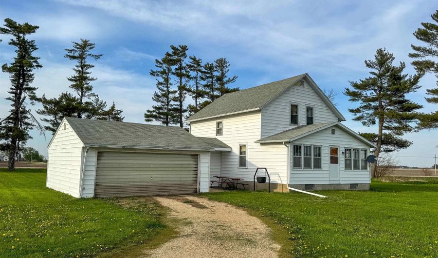 11936 150th St, Aredale, IA 50605 - 2 Beds, 2 Bath