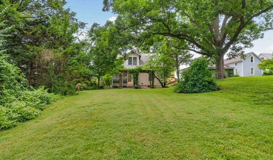 210 Lower St, Augusta, MO 63332 - 4 Beds, 2 Bath