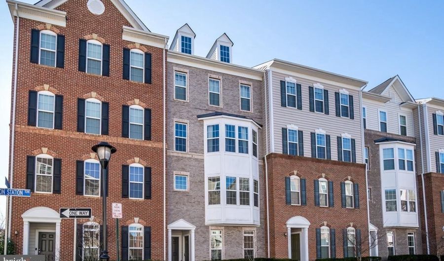 43851 KINGSTON STATION Ter, Ashburn, VA 20148 - 3 Beds, 3 Bath