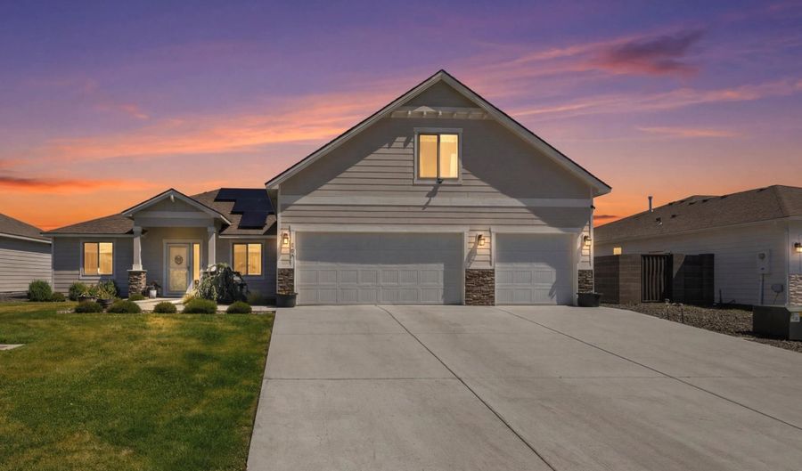 1704 Kendall Rd, Benton City, WA 99320 - 4 Beds, 2 Bath