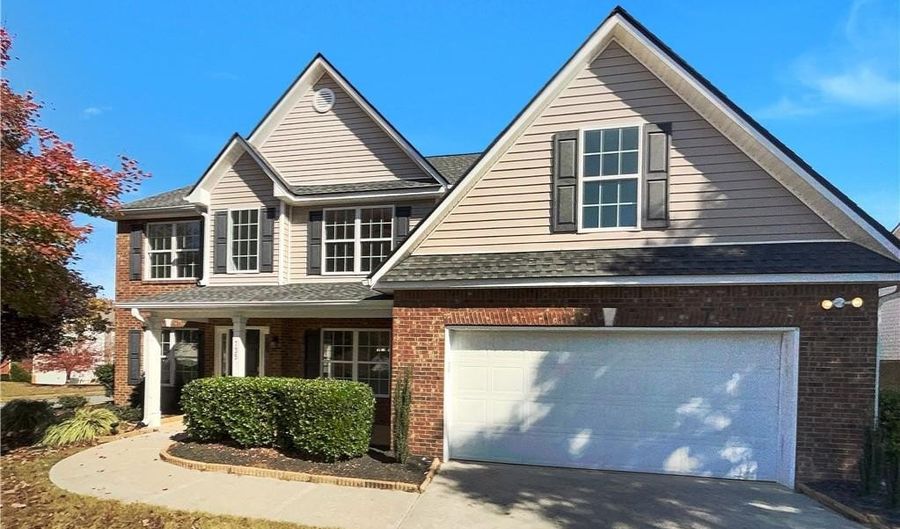 735 Galloping Bend Ct, Auburn, GA 30011 - 5 Beds, 3 Bath