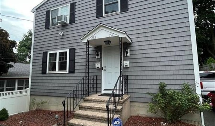 294 Robin St, Bridgeport, CT 06606 - 3 Beds, 1 Bath