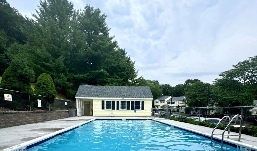 25 Padanaram Rd 63, Danbury, CT 06811 - 2 Beds, 2 Bath