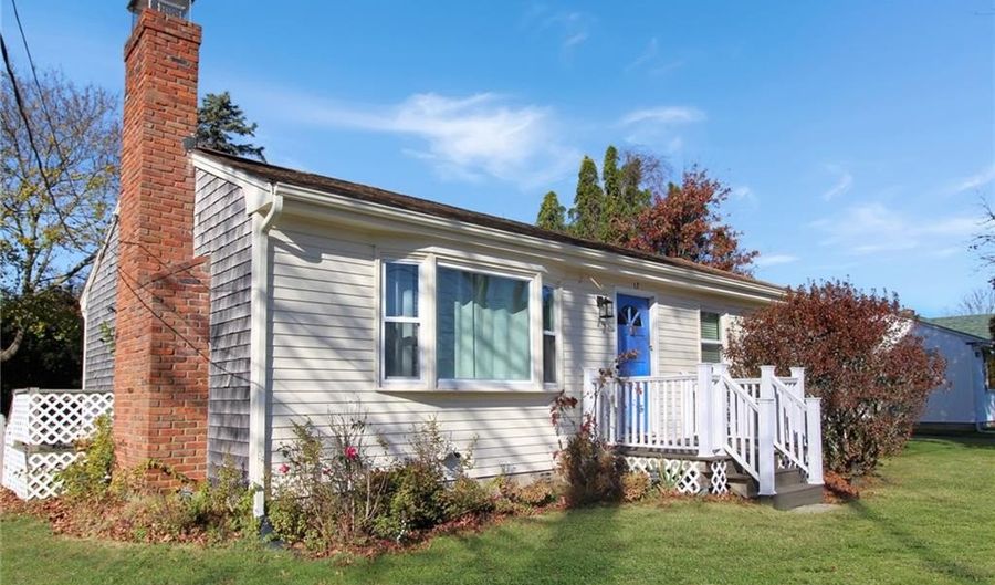 17 Wood Rd, Middletown, RI 02842 - 3 Beds, 1 Bath