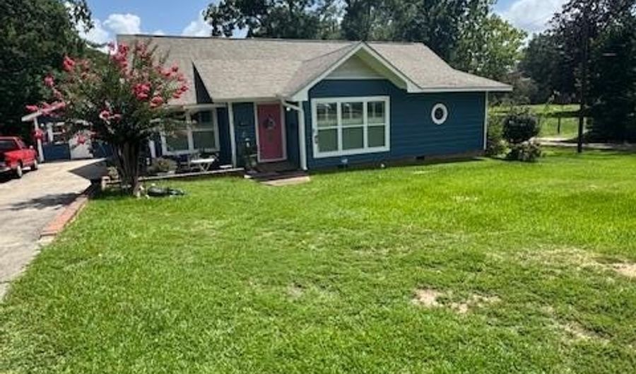 402 Storm Ave, Brookhaven, MS 39601 - 3 Beds, 2 Bath