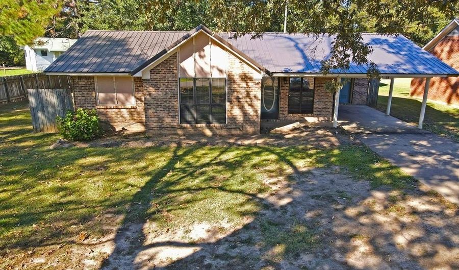114 Williams St, Bruce, MS 38915 - 3 Beds, 1 Bath