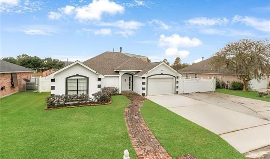 203 WILSON St, Belle Chasse, LA 70037 - 3 Beds, 2 Bath