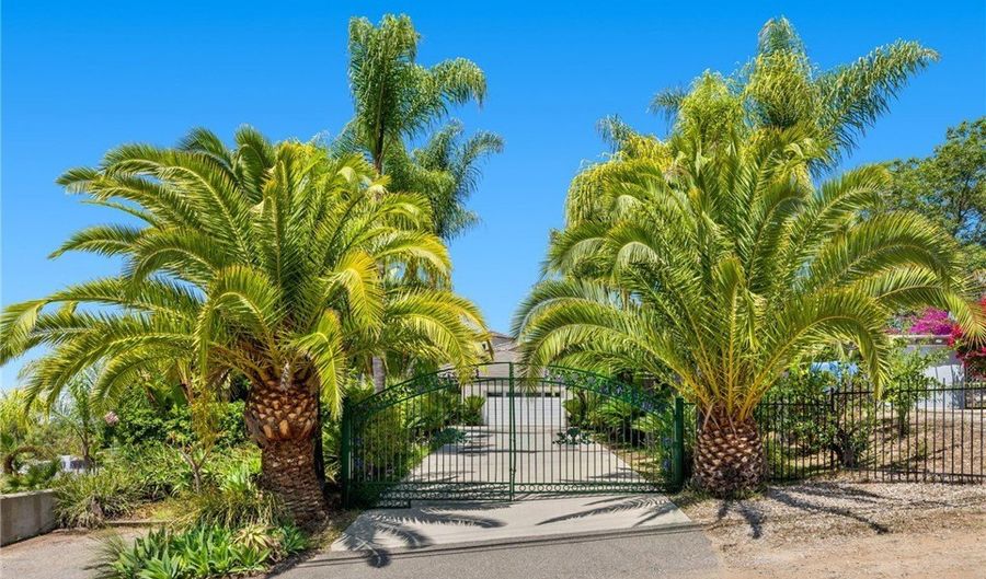 210 N Stage Coach Ln, Fallbrook, CA 92028 - 3 Beds, 4 Bath