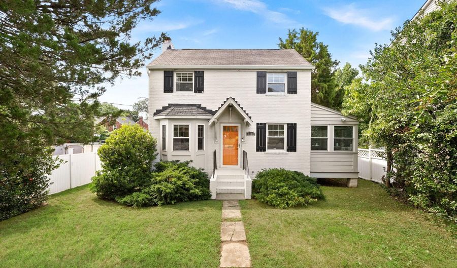 5300 WILSON Blvd, Arlington, VA 22205 - 2 Beds, 4 Bath