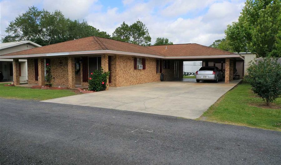 124 W 65th St, Cut Off, LA 70345 - 3 Beds, 2 Bath