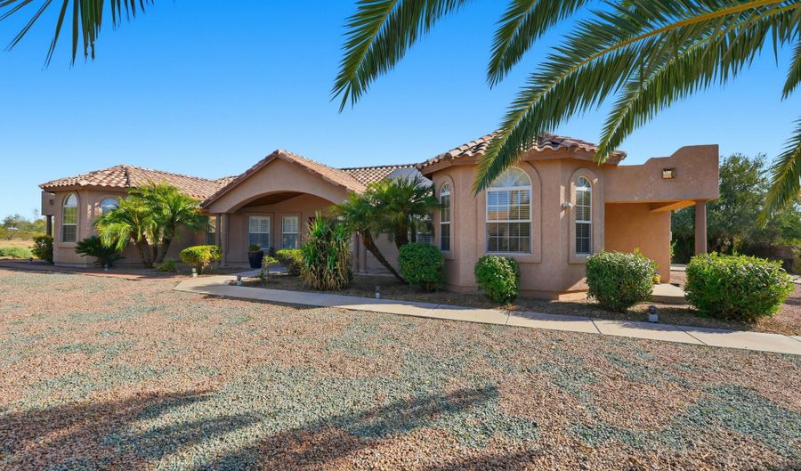 9777 N CHEMEHLEVI Dr, Casa Grande, AZ 85122 - 5 Beds, 2 Bath