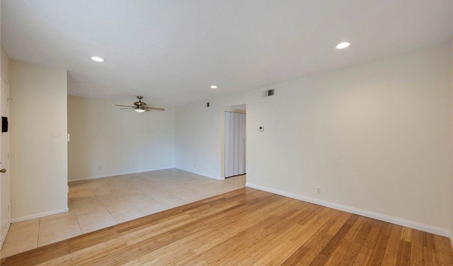 986 S Citron St 41, Anaheim, CA 92805 - 2 Beds, 1 Bath