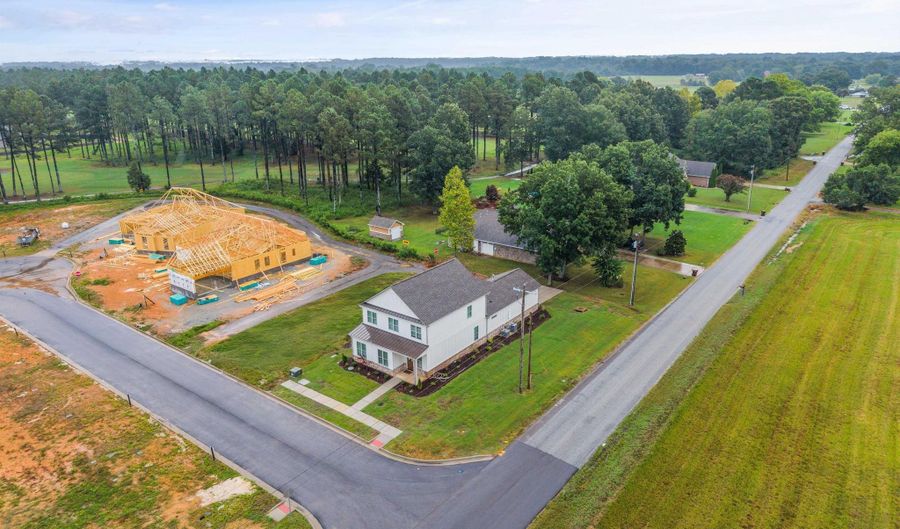 22018 Mulligan Pkwy, Athens, AL 35613 - 5 Beds, 3 Bath