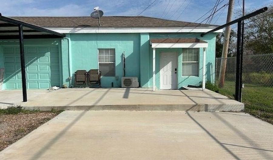 633 N Commercial St N, Aransas Pass, TX 78336 - 2 Beds, 1 Bath
