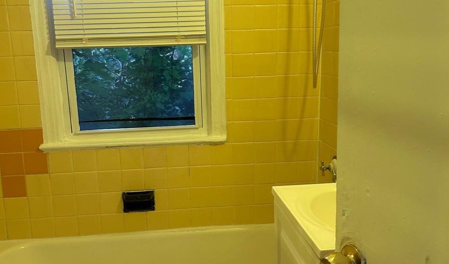 2633 30TH St SE 2, Washington, DC 20020 - 1 Beds, 1 Bath