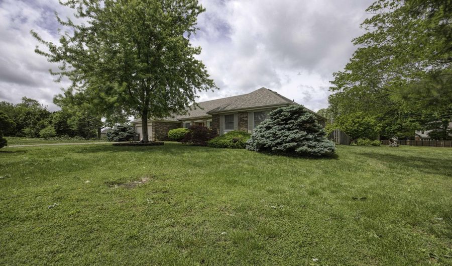 1625 Jay Ct, Aurora, MO 65605 - 4 Beds, 4 Bath
