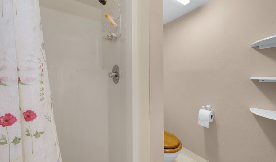 97 DRESDEN St, Astoria, OR 97103 - 2 Beds, 2 Bath