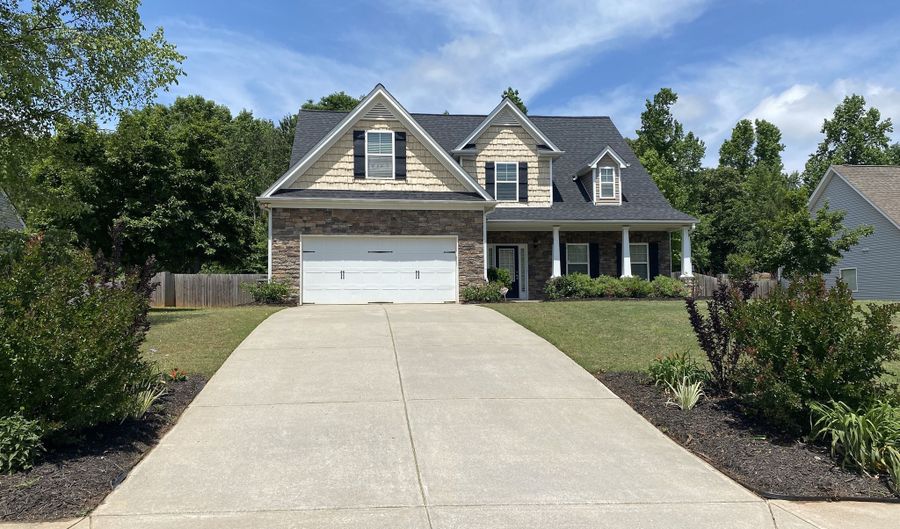 5637 Wooded Valley Way, Flowery Branch, GA 30542 - 4 Beds, 4 Bath