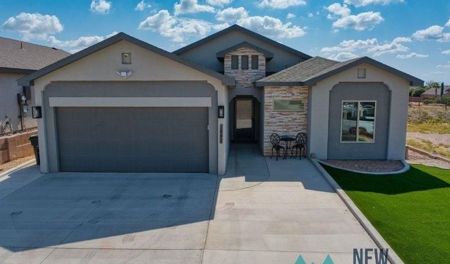 1842 Emerald Ct, Carlsbad, NM 88220 - 4 Beds, 2 Bath