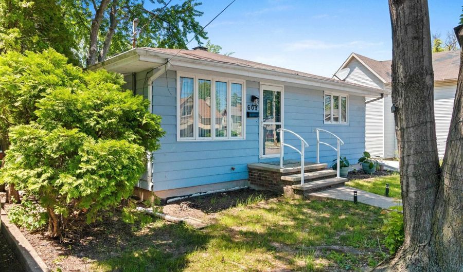 609 S MEMORIAL Dr, Appleton, WI 54914 - 3 Beds, 1 Bath
