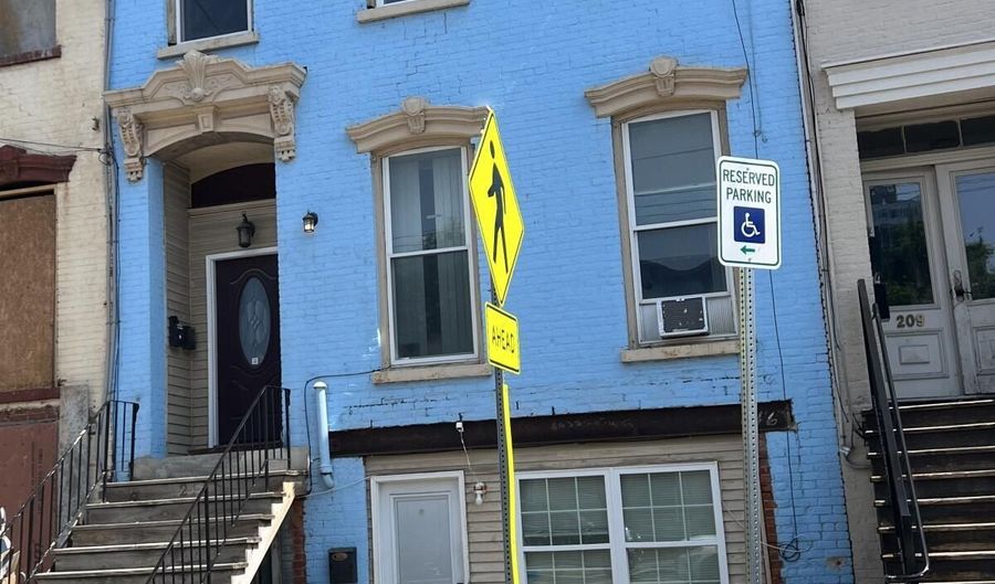 211 Clinton Ave, Albany, NY 12210 - 5 Beds, 3 Bath