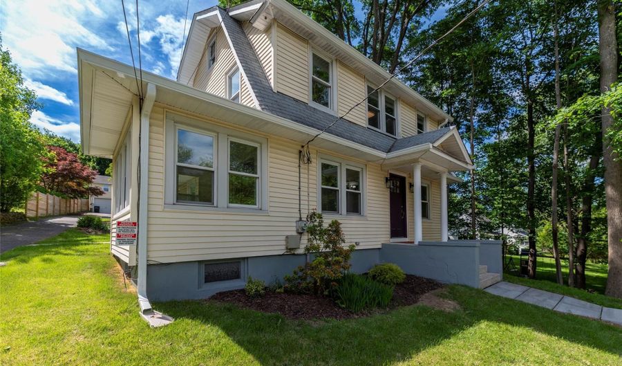 17 S Airmont Rd, Airmont, NY 10901 - 3 Beds, 2 Bath