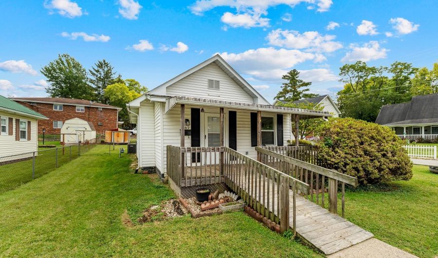 649 Newton Ave, Barboursville, WV 25504 - 2 Beds, 1 Bath