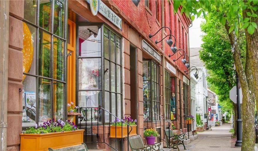 26 Bowline Dr, North Kingstown, RI 02852 - 4 Beds, 2 Bath