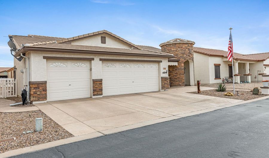 2101 S MERIDIAN Rd 199, Apache Junction, AZ 85120 - 3 Beds, 2 Bath