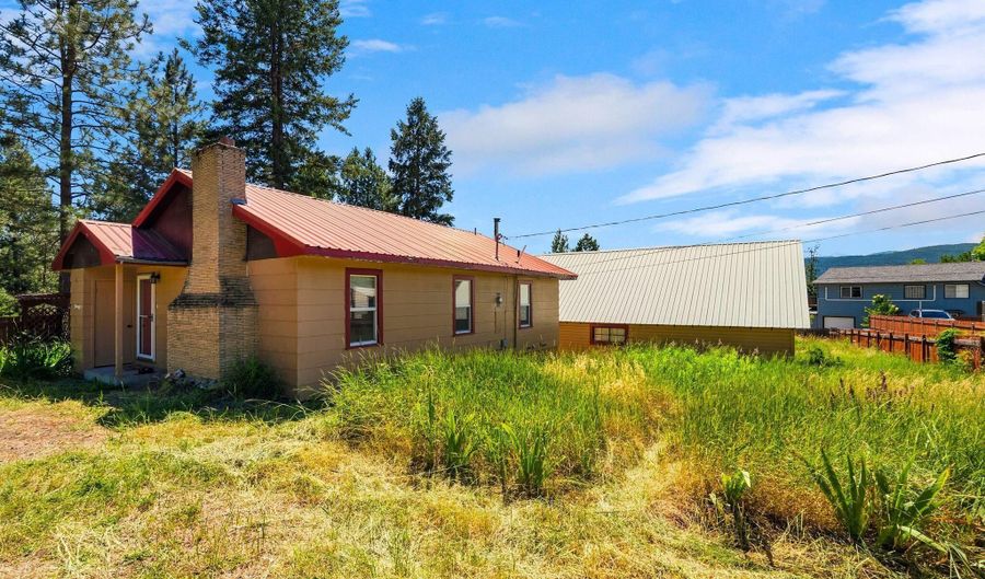 6558 Chinook St, Bonners Ferry, ID 83805 - 3 Beds, 3 Bath