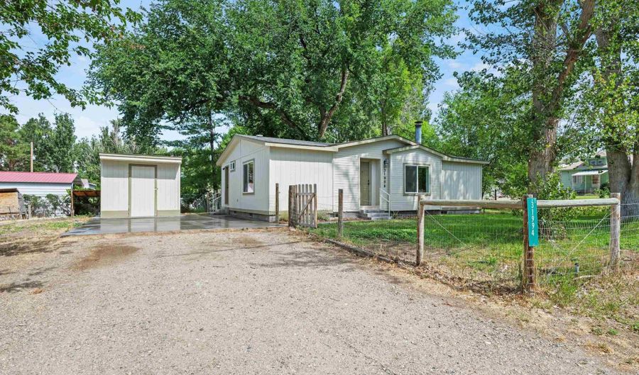 31994 Hyde St, Bruneau, ID 83604 - 3 Beds, 2 Bath