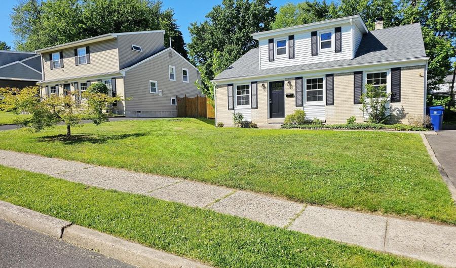 2921 SENAK Rd, Abington, PA 19001 - 4 Beds, 2 Bath