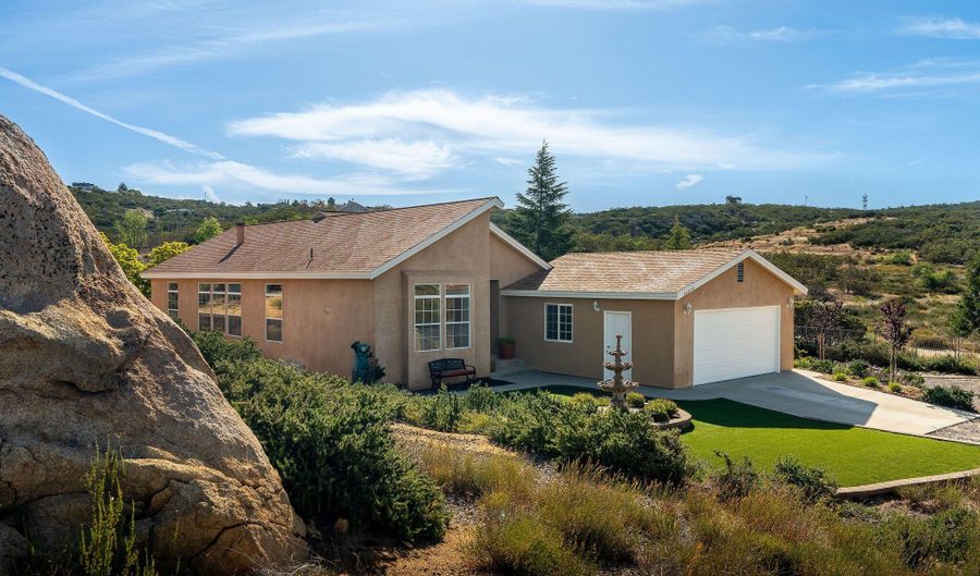 42974 Rolling Hills Dr, Aguanga, CA 92536 - 4 Beds, 2 Bath