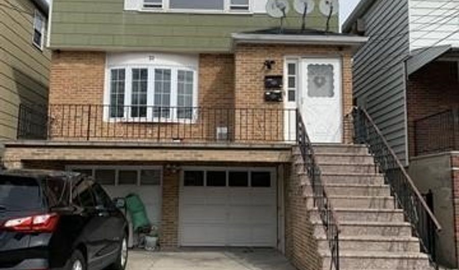 33 E 51ST St 2, Bayonne, NJ 07002 - 3 Beds, 2 Bath