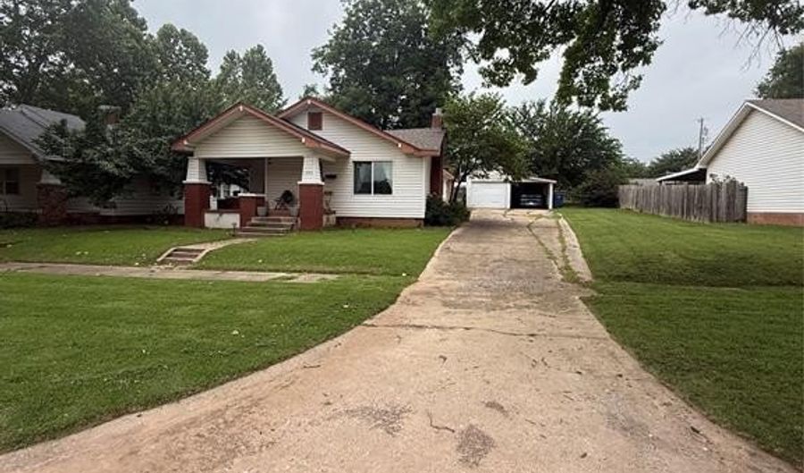 1522 S 9th St, Chickasha, OK 73018 - 3 Beds, 2 Bath