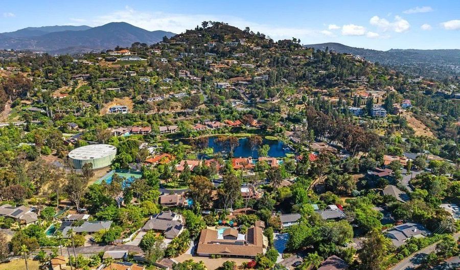 9865 Edgelake Dr, La Mesa, CA 91941 - 5 Beds, 5 Bath