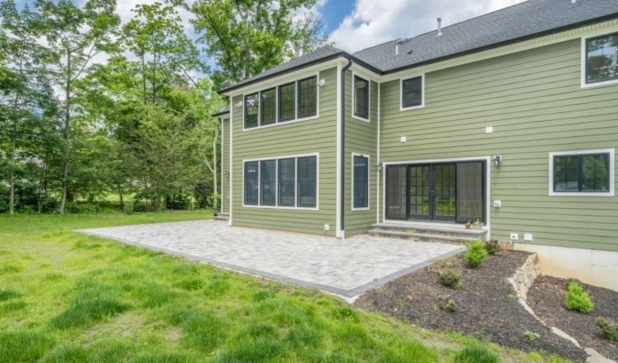 2 Buckingham Rd, Bayonne, NJ 07035 - 5 Beds, 5 Bath