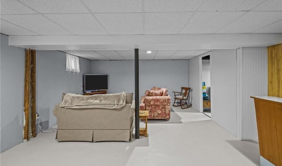 3 Harris Ave, Johnston, RI 02919 - 4 Beds, 1 Bath