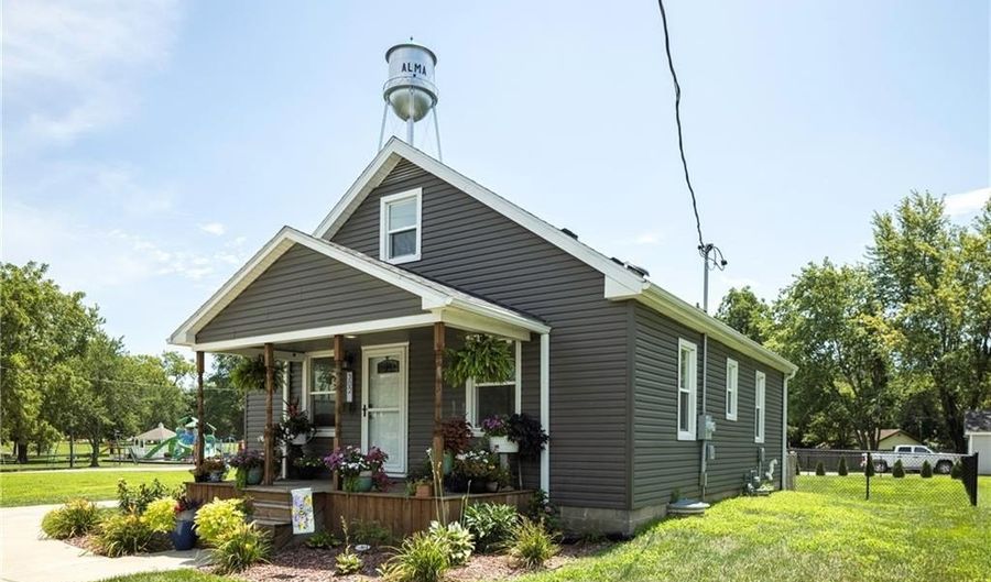 302 W Main St, Alma, MO 64001 - 3 Beds, 1 Bath