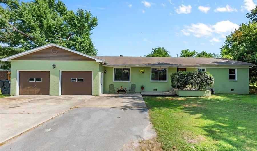 708 W 2nd St, Advance, MO 63730 - 3 Beds, 1 Bath