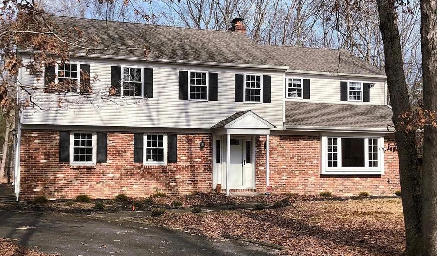 565 MCKENDIMEN Rd, Medford, NJ 08055 - 5 Beds, 4 Bath
