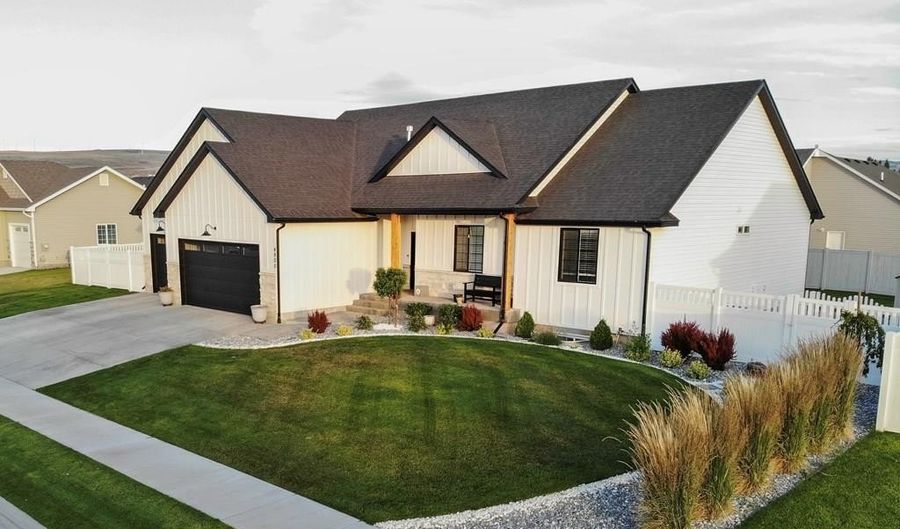 4900 Torcello Dr, Ammon, ID 83406 - 6 Beds, 3 Bath