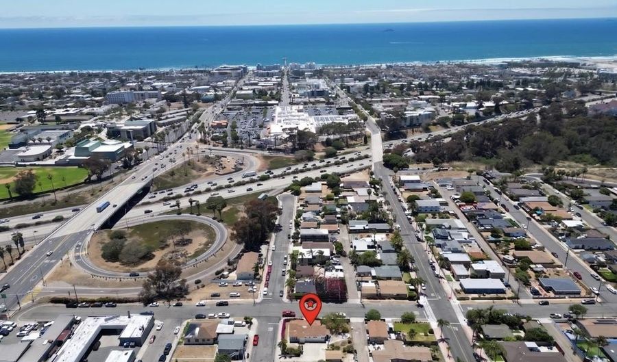 402-4 Santa Barbara St, Oceanside, CA 92058 - 3 Beds, 3 Bath