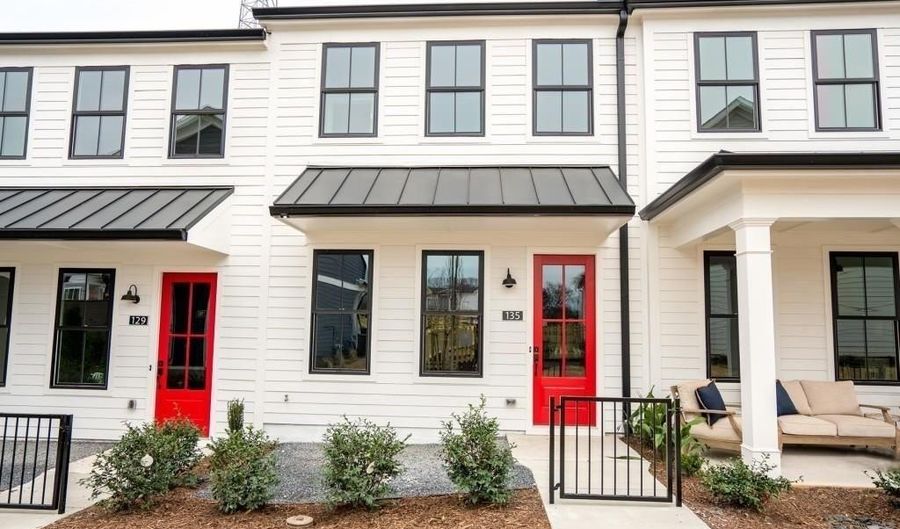 135 Arnold Poplar Ln, Auburn, GA 30011 - 2 Beds, 3 Bath