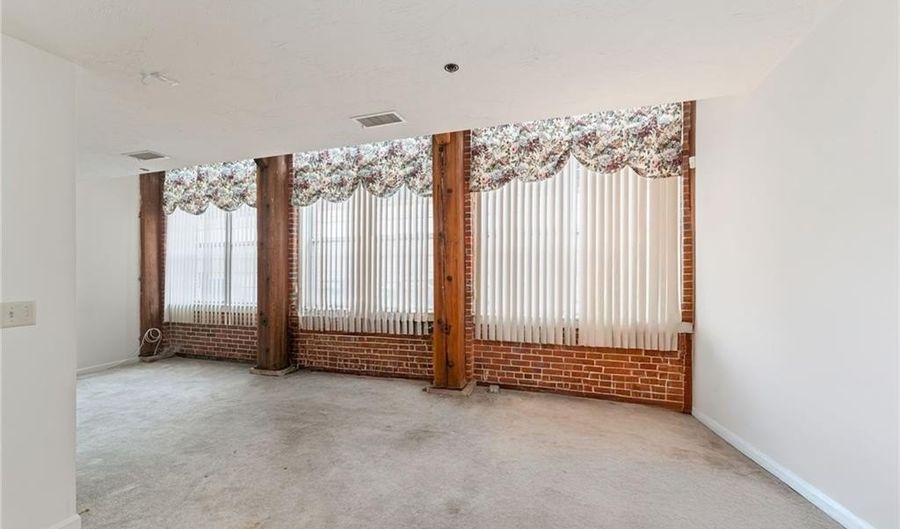 2 School St 133, Lincoln, RI 02802 - 1 Beds, 1 Bath