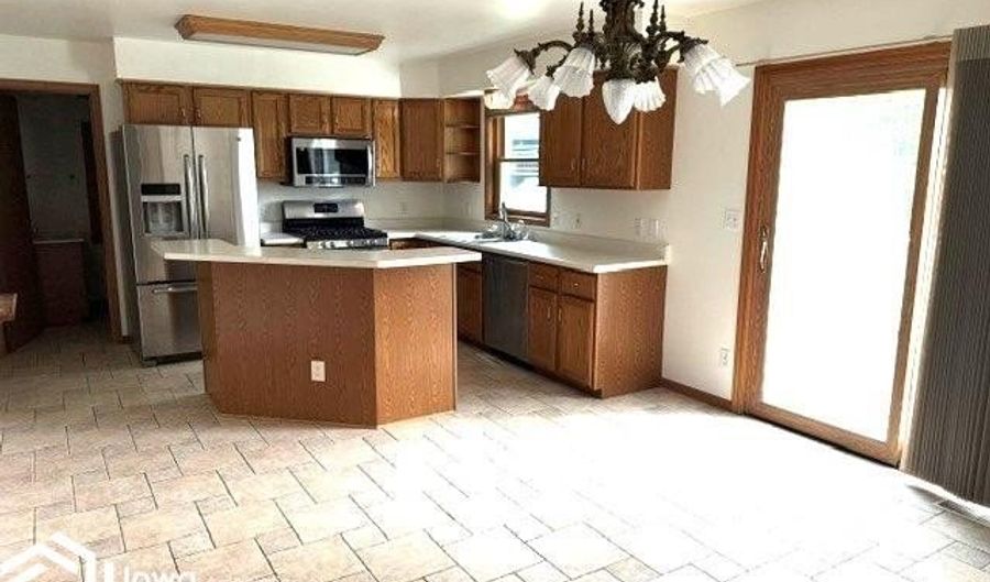 28 Schutter Cir, Algona, IA 50511 - 5 Beds, 3 Bath