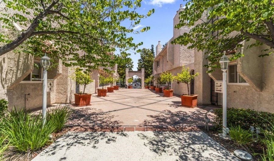 5401 Zelzah Ave 114, Encino, CA 91316 - 2 Beds, 3 Bath