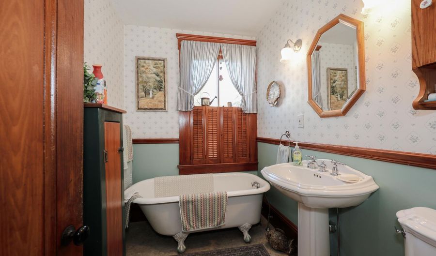 22 Abberton Rd, Canterbury, NH 03224 - 4 Beds, 2 Bath