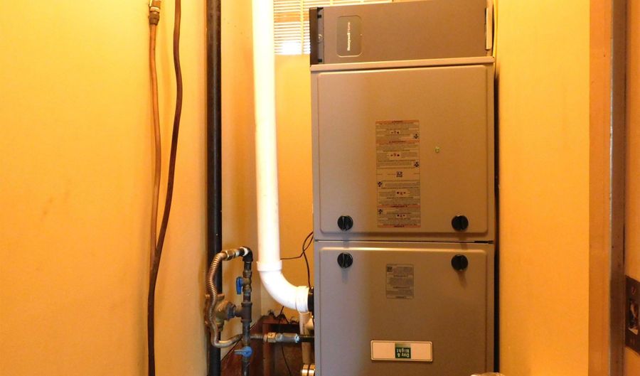 1801 Central Ave, Bedford, IN 47421 - 3 Beds, 2 Bath